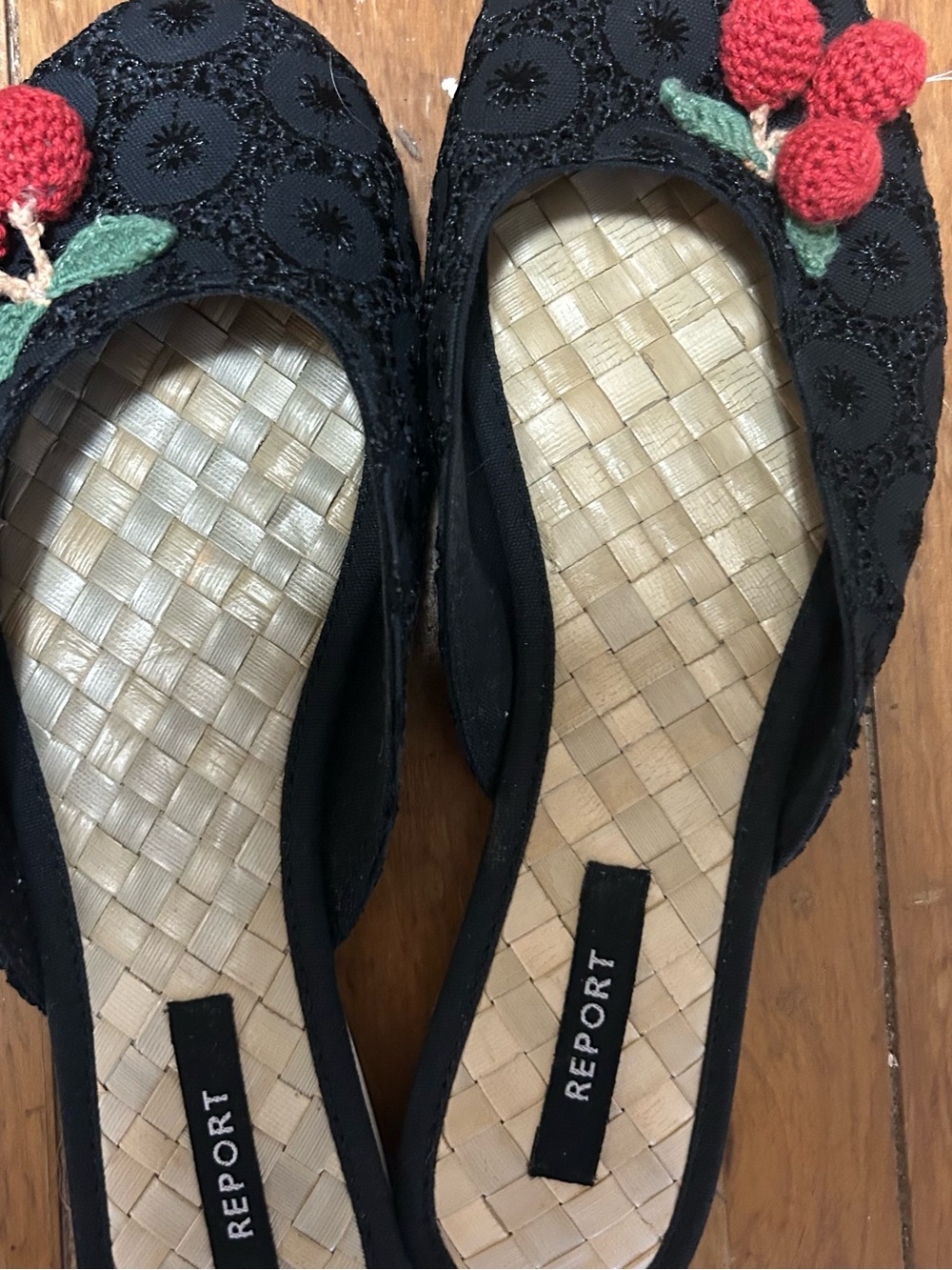 Report Melaina Black Women's Slippers